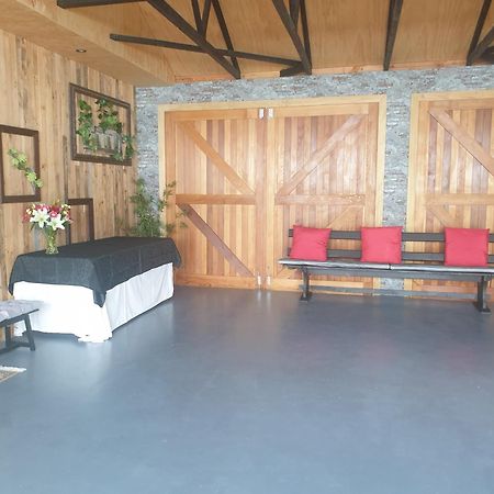 Accommodation At Lakeside Оамару Екстериор снимка